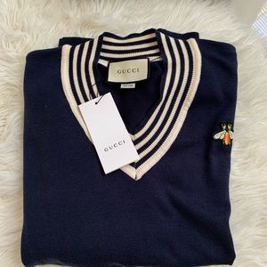 GUCCI Bee v neck sweater holidays size Large